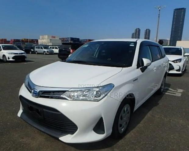 Toyota Corolla Fielder 1.5 Hybrid FWD 2020 White