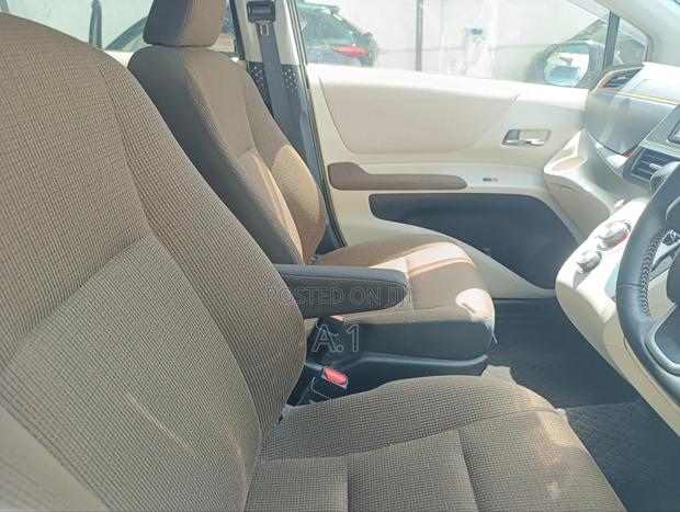 Toyota Sienta 1.5 FWD 2018 Brown