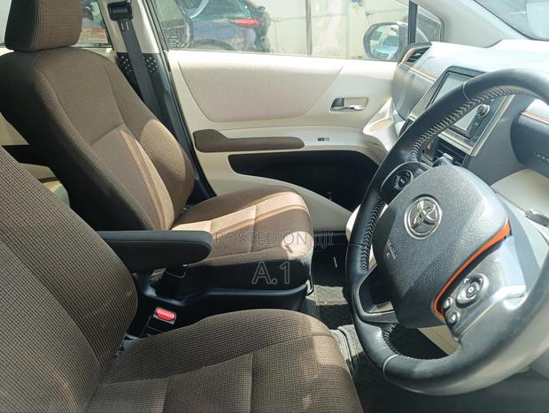Toyota Sienta 1.5 FWD 2018 Brown
