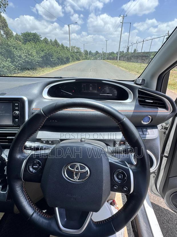 Toyota Sienta 2018 Black