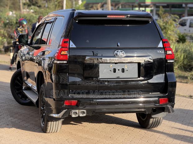 Toyota Land Cruiser Prado 2.7 2021 Black
