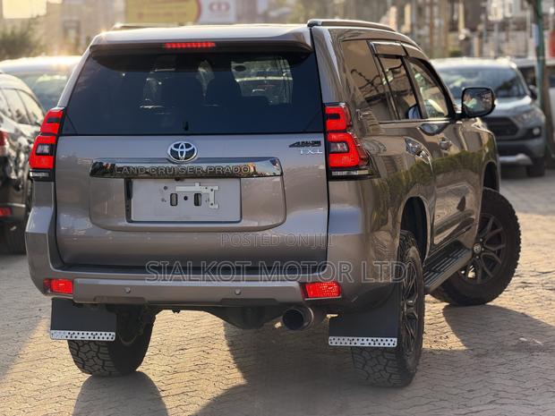 Toyota Land Cruiser Prado 2.7 2021 Brown
