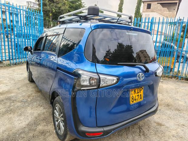 Toyota Sienta 2017 Blue