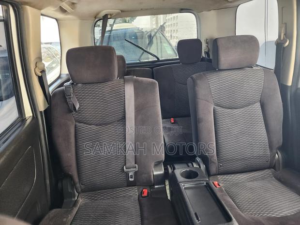 Nissan Serena 2015 Silver