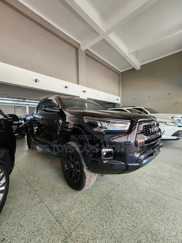 Toyota Hilux Revo Double Cab Deisel 2.4 AWD 2022 Black