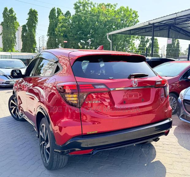 Honda Vezel 2018 Maroon