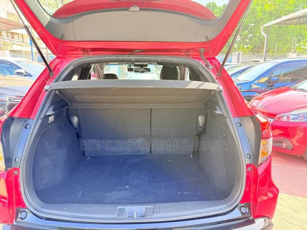 Honda Vezel 2018 Maroon