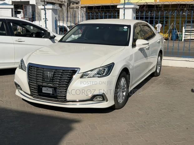 Toyota Crown 2017 White