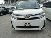 Toyota Voxy 2018 White for sale