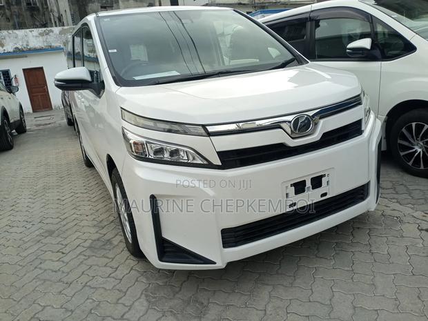 Toyota Voxy 2018 White