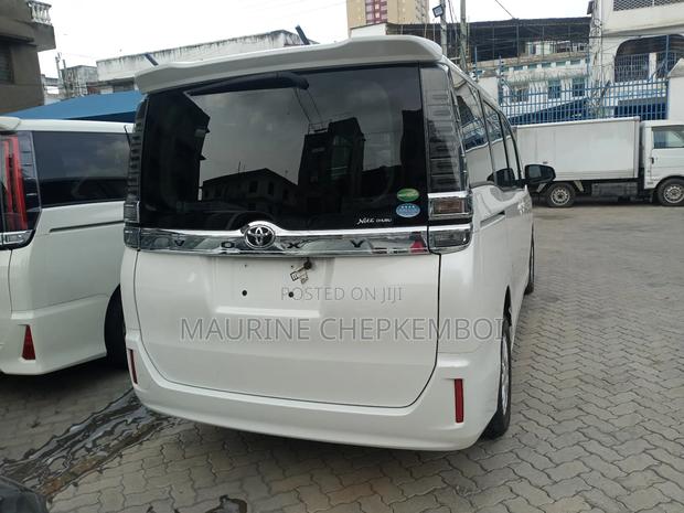 Toyota Voxy 2018 White