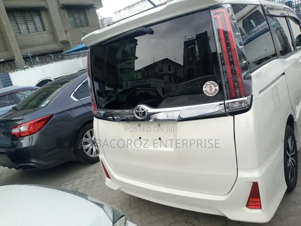 Toyota Noah 2017 White