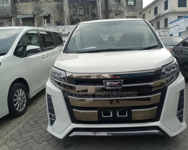 Toyota Noah 2017 White