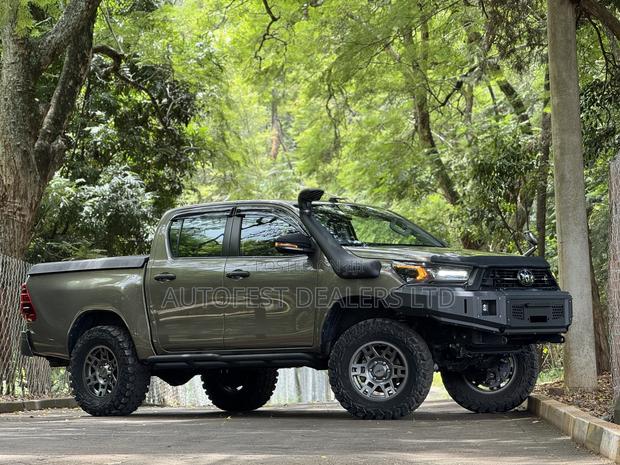 Toyota Hilux Revo Double Cab Deisel 2.4 AWD 2021 Green