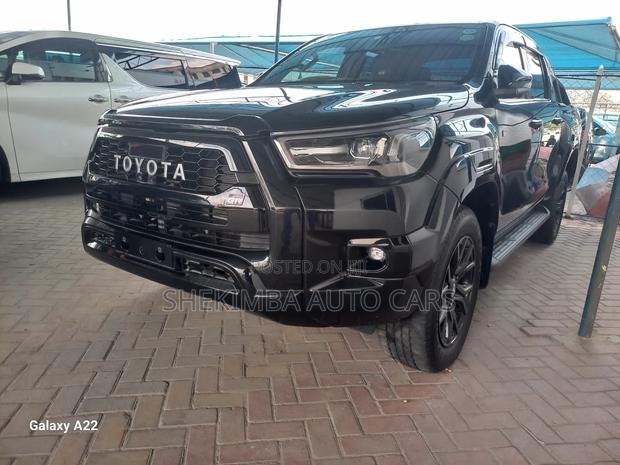 Toyota Hilux 2024 Black