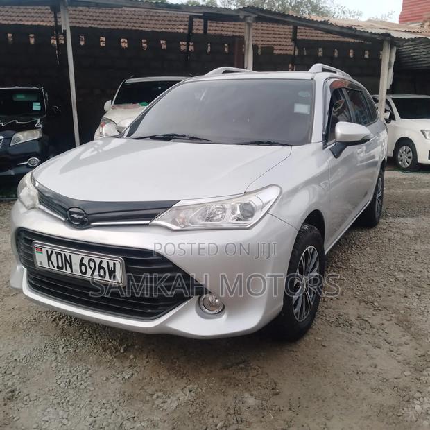 Toyota Corolla Fielder 2017 Silver
