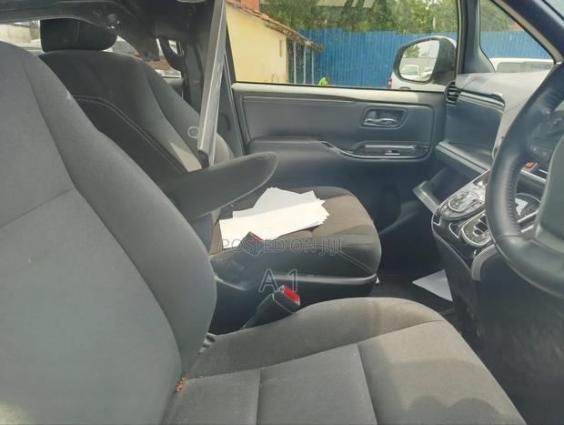 Toyota Esquire 2.0 FWD (7 seater) 2019 Brown