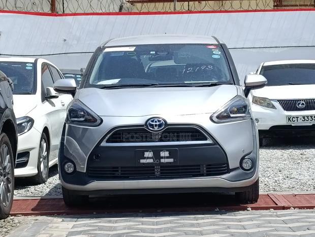 Toyota Sienta 1.5 Hybrid FWD (6-seater) 2018 Silver