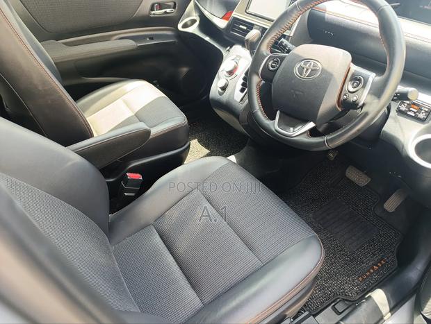 Toyota Sienta 1.5 Hybrid FWD (6-seater) 2018 Silver