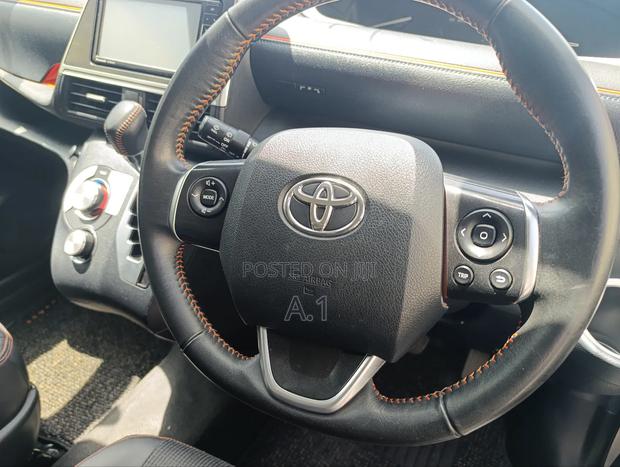 Toyota Sienta 1.5 Hybrid FWD (6-seater) 2018 Silver