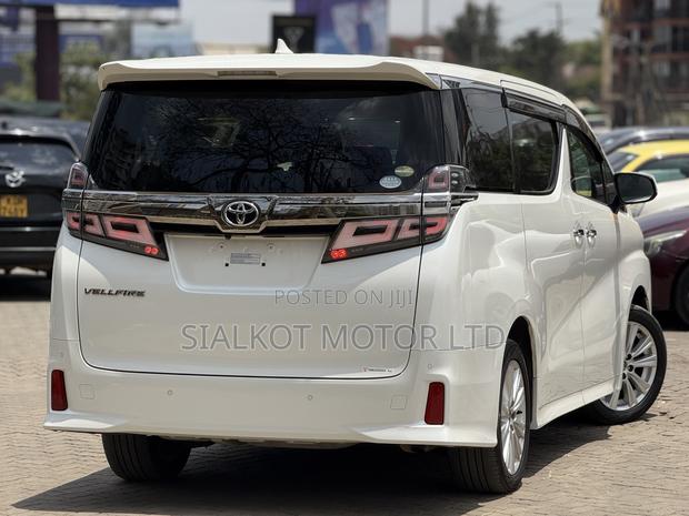 Toyota Vellfire 2019 White