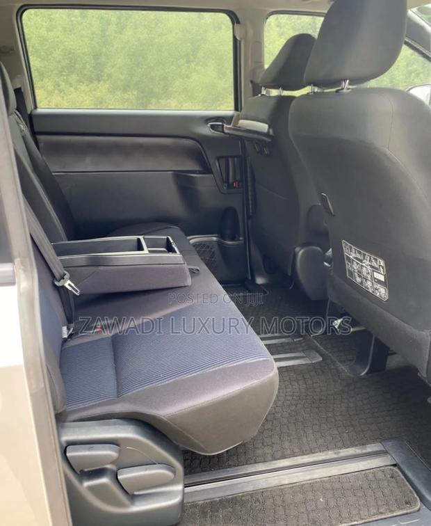 Toyota Noah 2.0 FWD (7 Seater) 2019 Silver