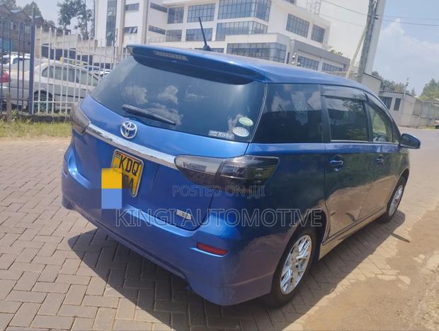 Toyota Wish 2016 Blue