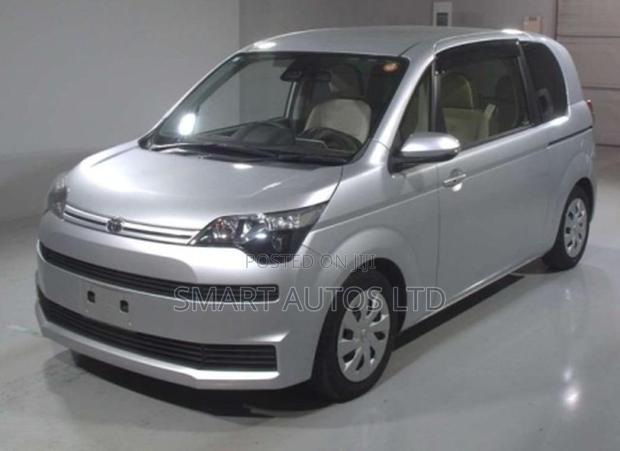 Toyota Spade 2019 Silver