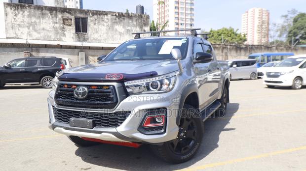 Toyota Hilux 2019 Silver