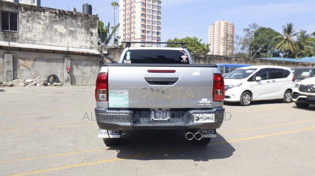 Toyota Hilux 2019 Silver