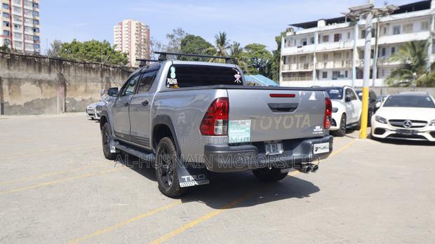 Toyota Hilux 2019 Silver
