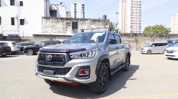Toyota Hilux 2019 Silver