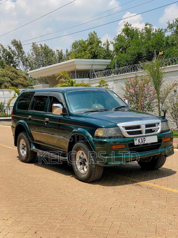 Mitsubishi Challenger 1997 Green