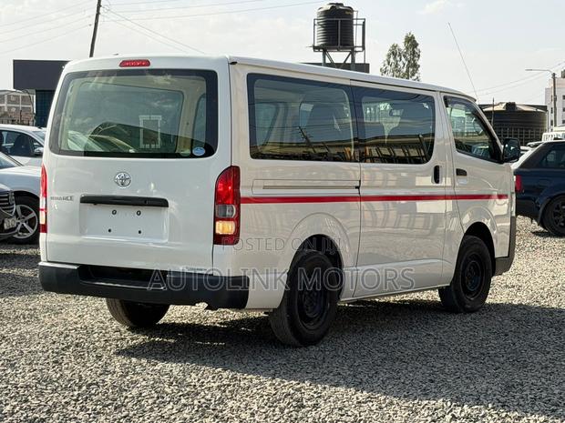 Toyota HiAce 2020 White