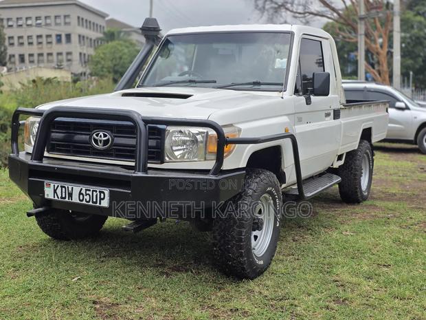Toyota Land Cruiser 2008 White