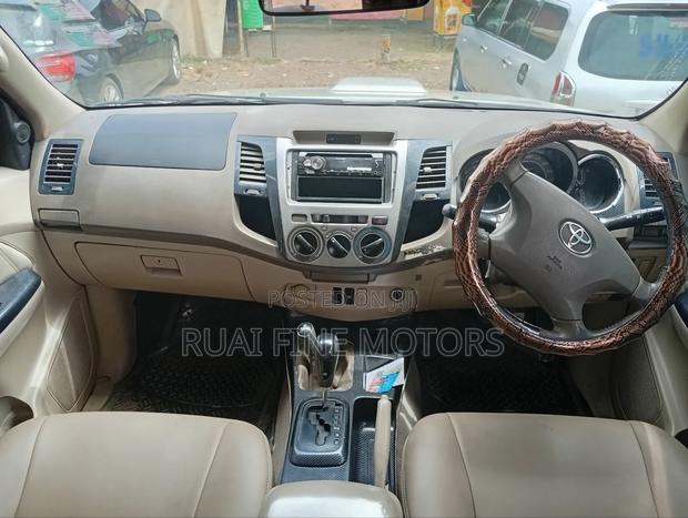 Toyota Hilux 2009 Silver