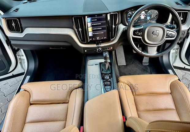 Volvo XC60 2019 White