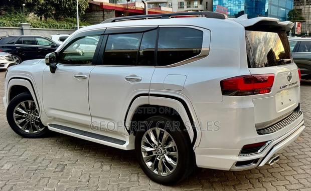 Toyota Land Cruiser Prado 4.0 2022 White