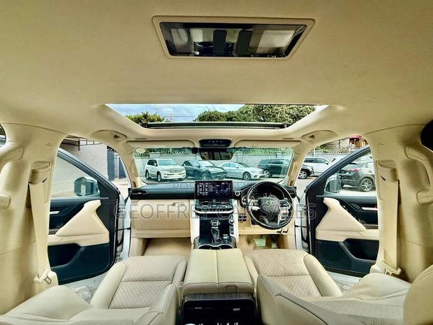 Toyota Land Cruiser Prado 4.0 2022 White