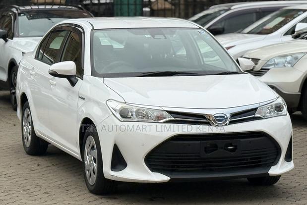 Toyota Axio 1.5 Hybrid 2WD 2018 White