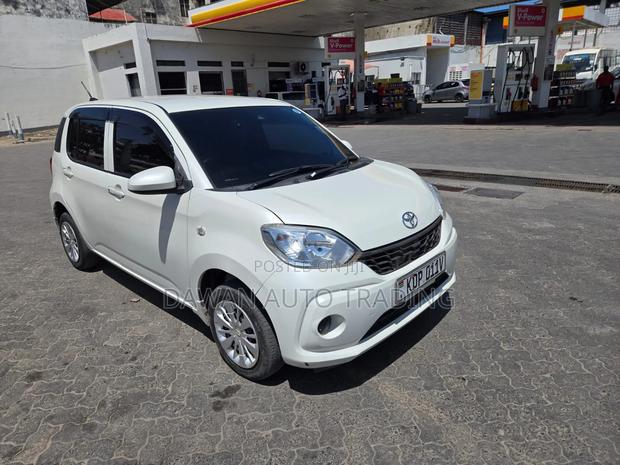 Toyota Passo 2018 White