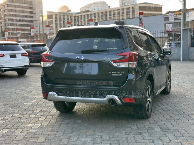 Subaru Forester Premium AWD 2019 Gray