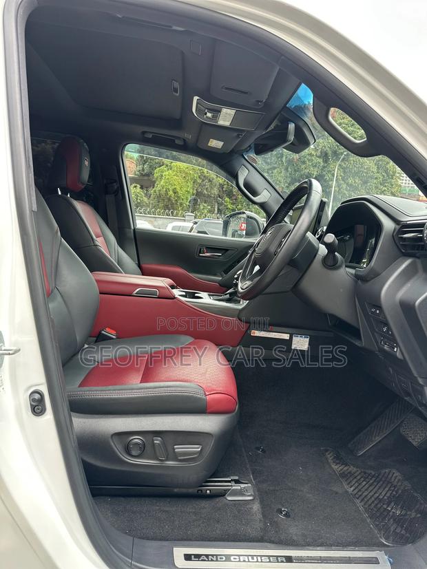 Toyota Land Cruiser Prado 2022 White