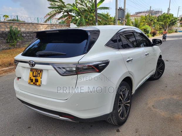 Toyota Harrier 2.0 2015 White