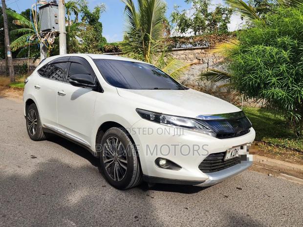 Toyota Harrier 2.0 2015 White