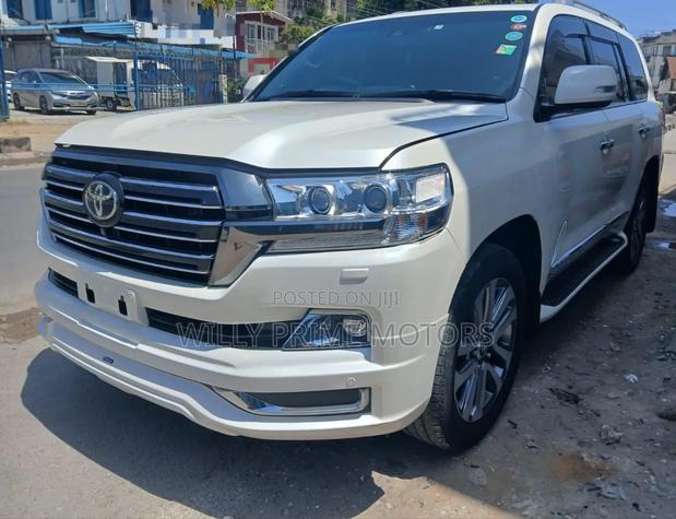 Toyota Land Cruiser 4.6 V8 ZX 2017 White