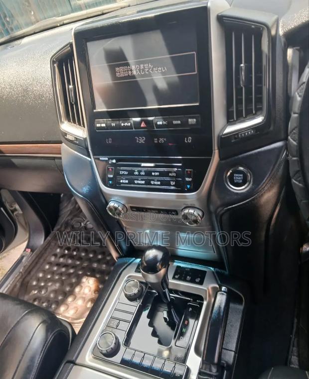 Toyota Land Cruiser 4.6 V8 ZX 2017 White
