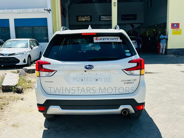 Subaru Forester Premium AWD 2019 White