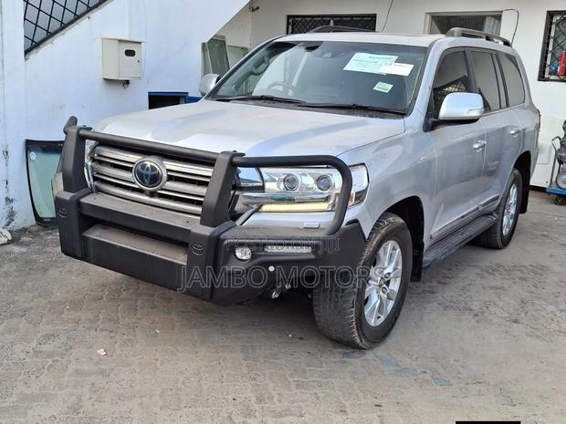 Toyota Land Cruiser 4.5 V8 TD 2020 Silver