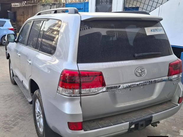 Toyota Land Cruiser 4.5 V8 TD 2020 Silver